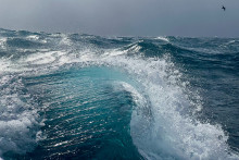 Les vagues dans l'océan indien atteignent parfois plus de 7m mais sont d'une beauté incroyable