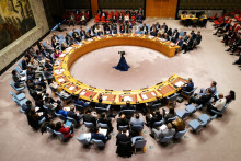 Avec sept voix pour, sept contre (dont les États-Unis, le Royaume-Uni et la France) et une abstention (la Suisse), le texte n’a pas rassemblé les neuf votes nécessaires pour être adopté par le Conseil de Sécurité de l'ONU.