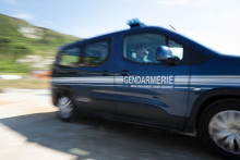 Un véhicule de gendarmerie.