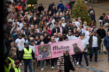 Le cortège qui rendait hommage à Matisse, composé de près de 8000 personnes, a traversé le centre-ville de Châteauroux. Une marche ponctuée de nombreux hommages.