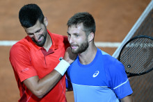 Corentin Moutet et Novak Djokovic, le 10 mai 2024 à Rome.