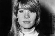 L'actrice française Françoise Hardy arrive en 1966 à Lourdes.