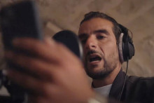 Signé par un collectif de rappeurs, parmi lesquels Fianso (en photo) ou Akhenaton (IAM), le morceau entend dénoncer la montée de l’extrême droite en France.
