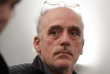 Avec une pointe d'ironie, Philippe Poutou a écrit sur X : "Si je ne suis pas député, je reste bien disponible pour être 1er ministre"