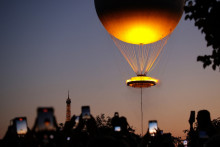 La vasque revient dans le ciel parisien.