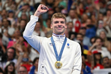 Léon Marchand, quadruple médaillé d'or aux JO de Paris 2024.
