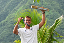 Le tahitien Kauli Vaast a offert sa première médaille d'or en surf à la France.