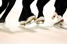 Des patins à glace.