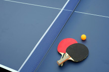 Raquettes de ping-pong.