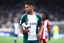 Le footballeur international grec George Baldock a été retrouvé mort dans la piscine de son domicile ce mercredi 9 octobre, à Glyfada, dans la banlieue sud d’Athènes.