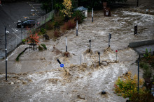 Les rues d'Annonay (Ardèche) ont été envahies par la rivière voisine, jeudi 17 octobre.