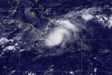 Image satellite prise le 20 octobre 2024 à 15:21 EST par la National Oceanic and Atmospheric Administration, montrant l'ouragan Oscar s'approcher de l'est de Cuba