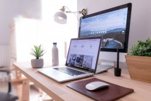 Un bureau de télétravail