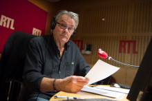 Alain Delon lit des lettres de poilus sur RTL