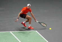 Ugo Humbert face à Alexander Zverev lors du match de la finale de l'ATP Masters 1000 de Paris à l'Accor Arena - Palais Omnisports de Paris-Bercy - à Paris, le 3 novembre 2024