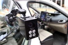 Une caméra "Lapi" (Lecture automatique de plaques d'immatriculation) sur une voiture des douanes françaises, à Paris, en 2012.