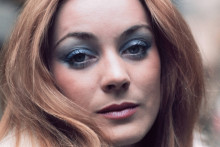 L'actrice française Geneviève Grad lors d'une séance photo à Paris, en avril 1973.