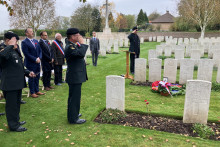Cérémonie militaire en l'honneur du sergent canadien Arthur Davidons Melvin identifié 104 ans après sa mort dans un cimetière de Thélus dans le Pas-de-Calais.