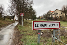 L'entrée du hameau du hameau du Haut-Vernet, où le petit Émile a disparu.