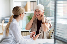 Une personne atteinte d'un cancer en consultation