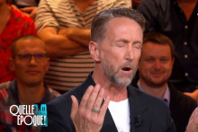 L'humoriste Philippe Caverivière sur le plateau de l'émission "Quelle époque" de France 2, le samedi 7 décembre 2023