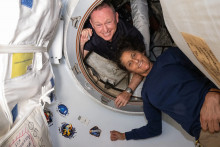 Butch Wilmore et Suni Williams, astronautes coincés dans l'ISS.