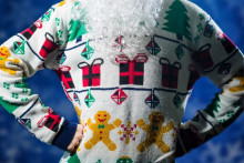 Le pull de Noël, une tradition plus que jamais d'actualité.
