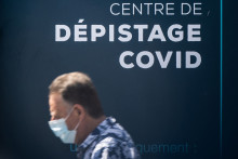 Un centre de dépistage Covid-19 dans le centre de Nantes.