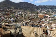 Le chantier de la reconstruction de Mayotte.