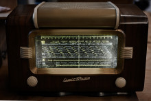 Un vieux poste de radio (illustration).