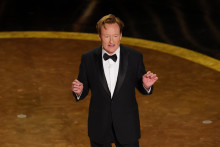 L'animateur et humoriste américain Conan O'Brien sur la scène des Oscars 2025.