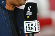 Un micro DAZN pendant un match de la Ligue 1