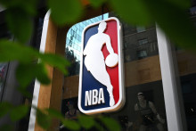 Le logo de la NBA, sur le NBA Store à New York, le 8 juin 2024