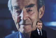 Emmanuel Macron lors des obsèques de Robert Badinter, 14 février 2024.