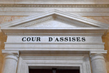 L'entrée d'une cour d'assises (Illustration)