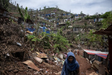 Des maisons détruites dans le bidonville de Cavani, quartier sud endommagé par le cyclone Chido dans la ville de Mamoudzou, le 2 janvier 2025.