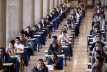 Des étudiants pendant un examen (illustration)