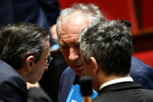 François Bayrou entouré de Gérald Darmanin et Bruno Retailleau