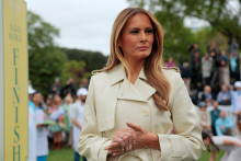 La Première dame Melania Trump lors de la traditionnelle chasse aux œufs de la Maison Blanche, le 21 avril 2025 à Washington, DC.