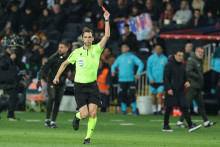L'arbitre Ricardo de Burgos Bengoetxea lors d'un match à Barcelone le 29 avril 2024.