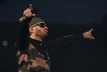 Le rappeur Jul, au Stade de France à Saint-Denis (Seine-Saint-Denis), le 26 avril 2025