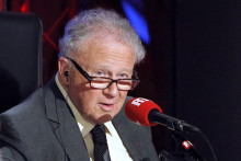 Philippe Bouvard au micro des Grosses Têtes de RTL