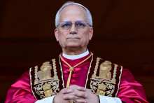 Le pape Léon XIV au balcon de la basilique Saint-Pierre, jeudi 8 mai 2025