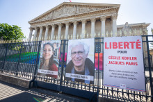 La France a déposé plainte contre l'Iran sur les conditions de détention de Cécile Kohler et Jacques Paris