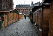 Le marché de Noël de Strasbourg au lendemain de la fusillade qui a fait 5 morts et 11 blessés, le 11 décembre 2018.