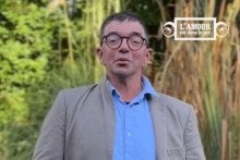 Antoine, candidat de la saison 20 de L'amour est dans le pré, lors de son portrait.