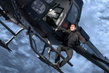 Tom Cruise pendant l'une de ses cascades dans "Mission Impossible : Fallout"