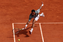 Arthur Fils contre Jaume Munar lors du match du deuxième tour du simple messieurs le cinquième jour de l'Open de France 2025 à Roland Garros le 29 mai 2025 à Paris, France.