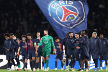 Le logo du PSG sur un drapeau (Illustration)