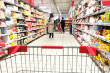 Les rayons d'un supermarché près de Valence, en février 2025.